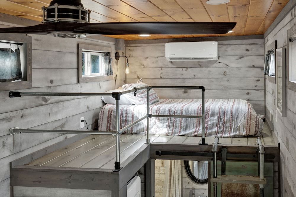House, 1 King Bed, Hot Tub