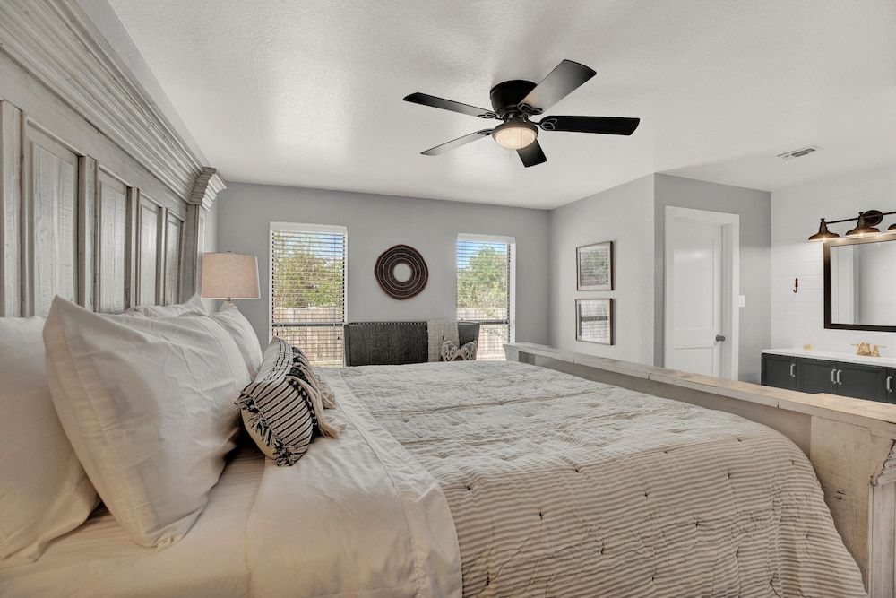 House, Multiple Beds, Hot Tub