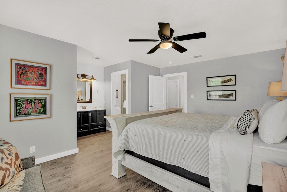House, Multiple Beds, Hot Tub