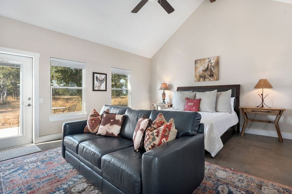Cottage, 1 King Bed, Patio, Mountain View