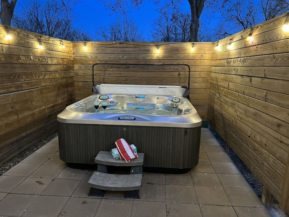 House, Multiple Beds, Hot Tub