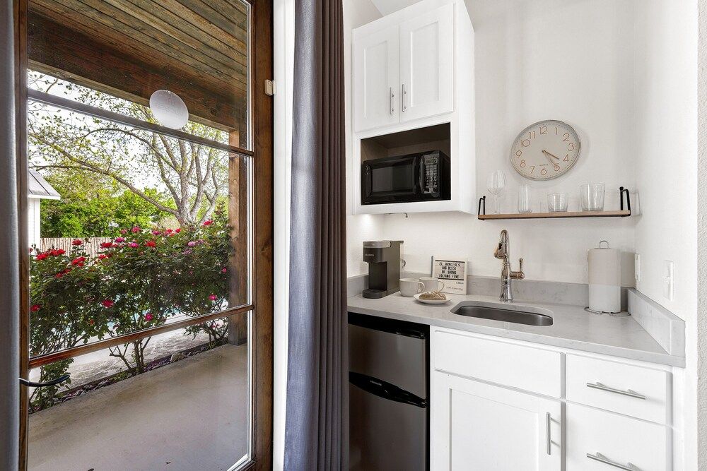 Cottage, 1 King Bed, Patio