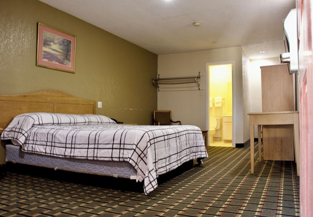 Room, 1 King Bed, Non Smoking