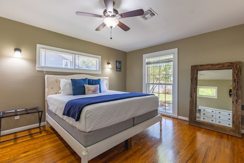 House, Multiple Beds, Hot Tub
