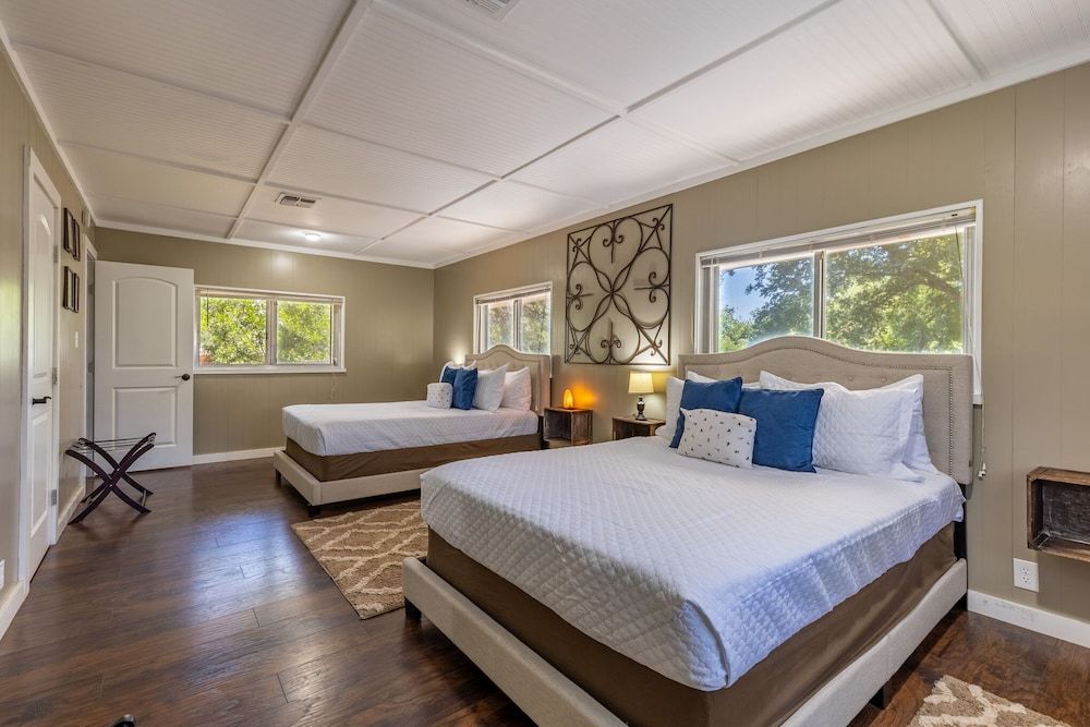 House, Multiple Beds, Hot Tub