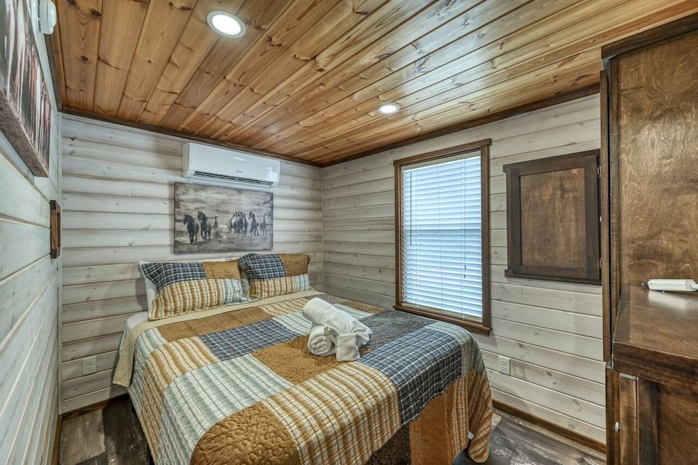 House, 1 Queen Bed, Patio, Mountain View