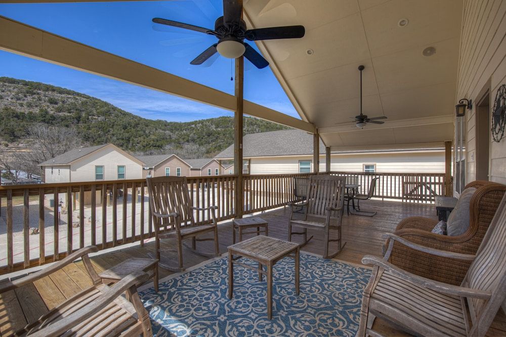 Let's Go Tubing! Awesome House-next to River! House, Multiple Beds, Patio 7