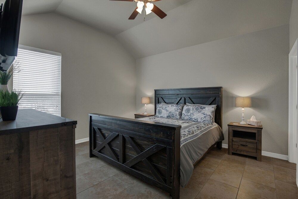 Let's Go Tubing! Awesome House-next to River!