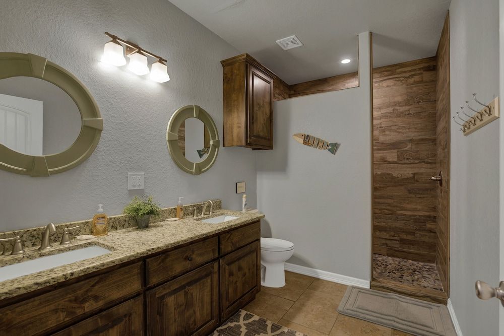 Let's Go Tubing! Awesome House-next to River! House, Multiple Beds, Patio 13