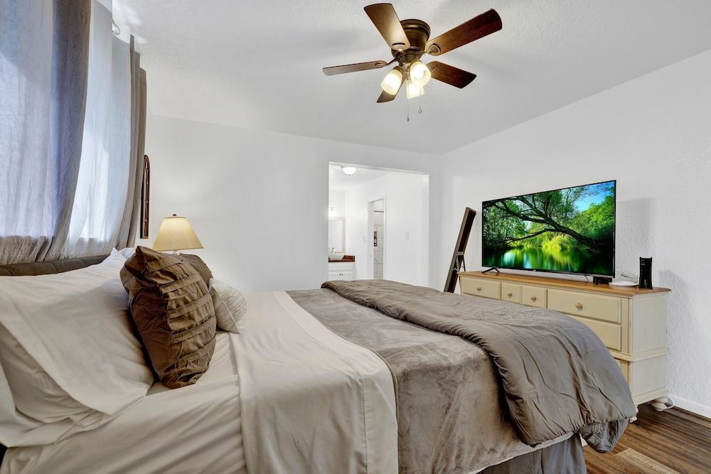 House, Multiple Beds, Hot Tub