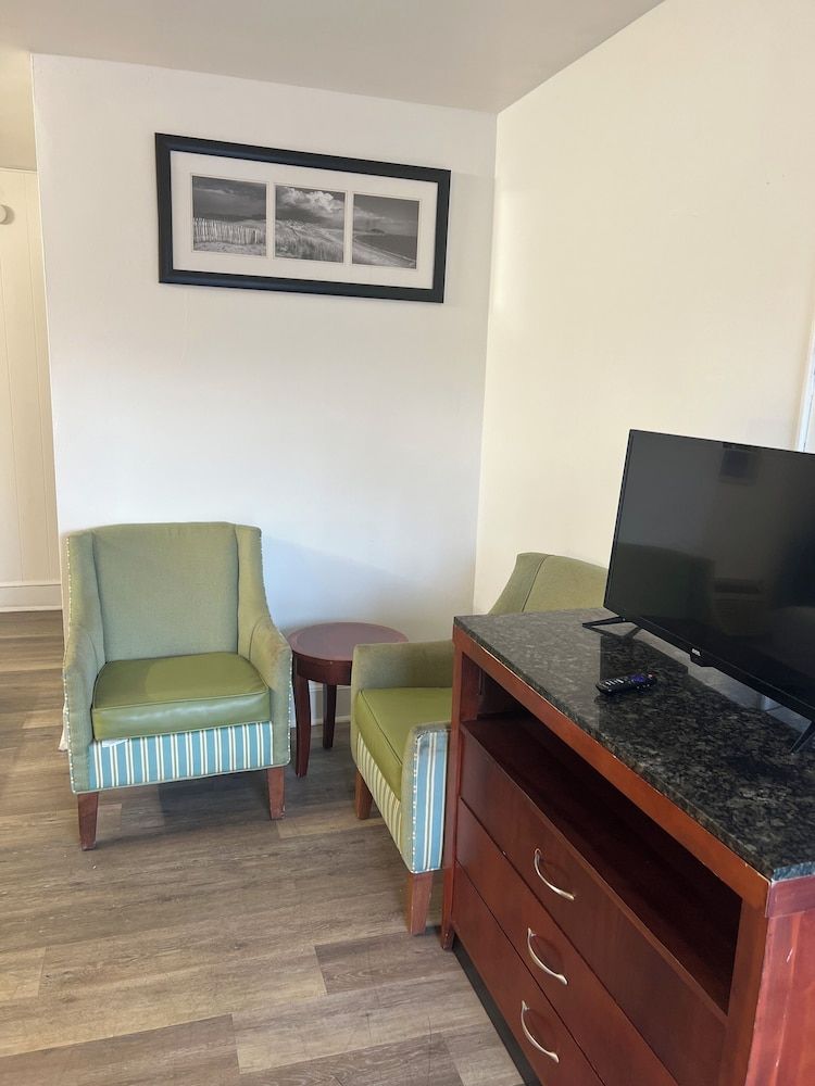 Travel Inn Basic Single Room 6