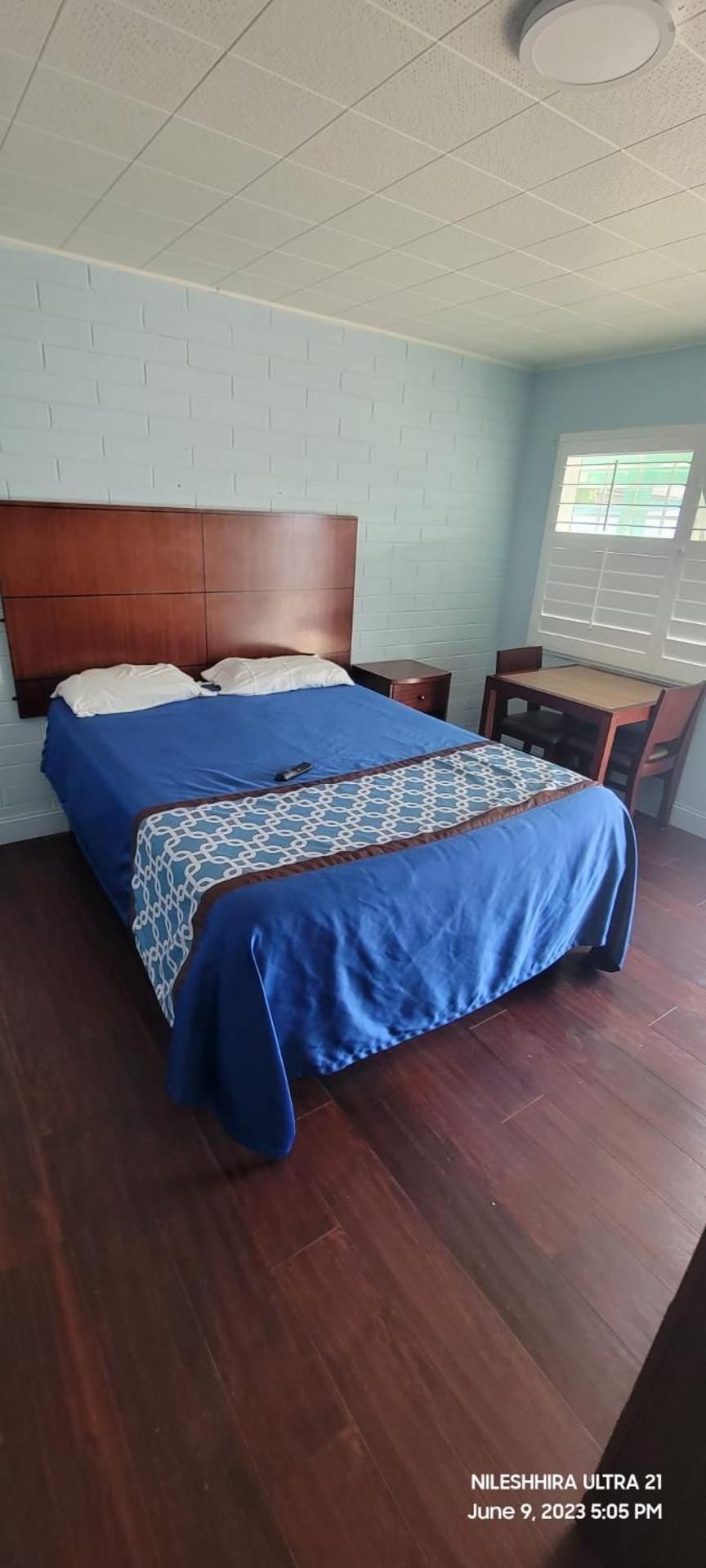 Wiebe Motel Queen Room 4