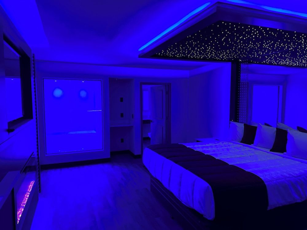 Imperial Suites Signature Room 3