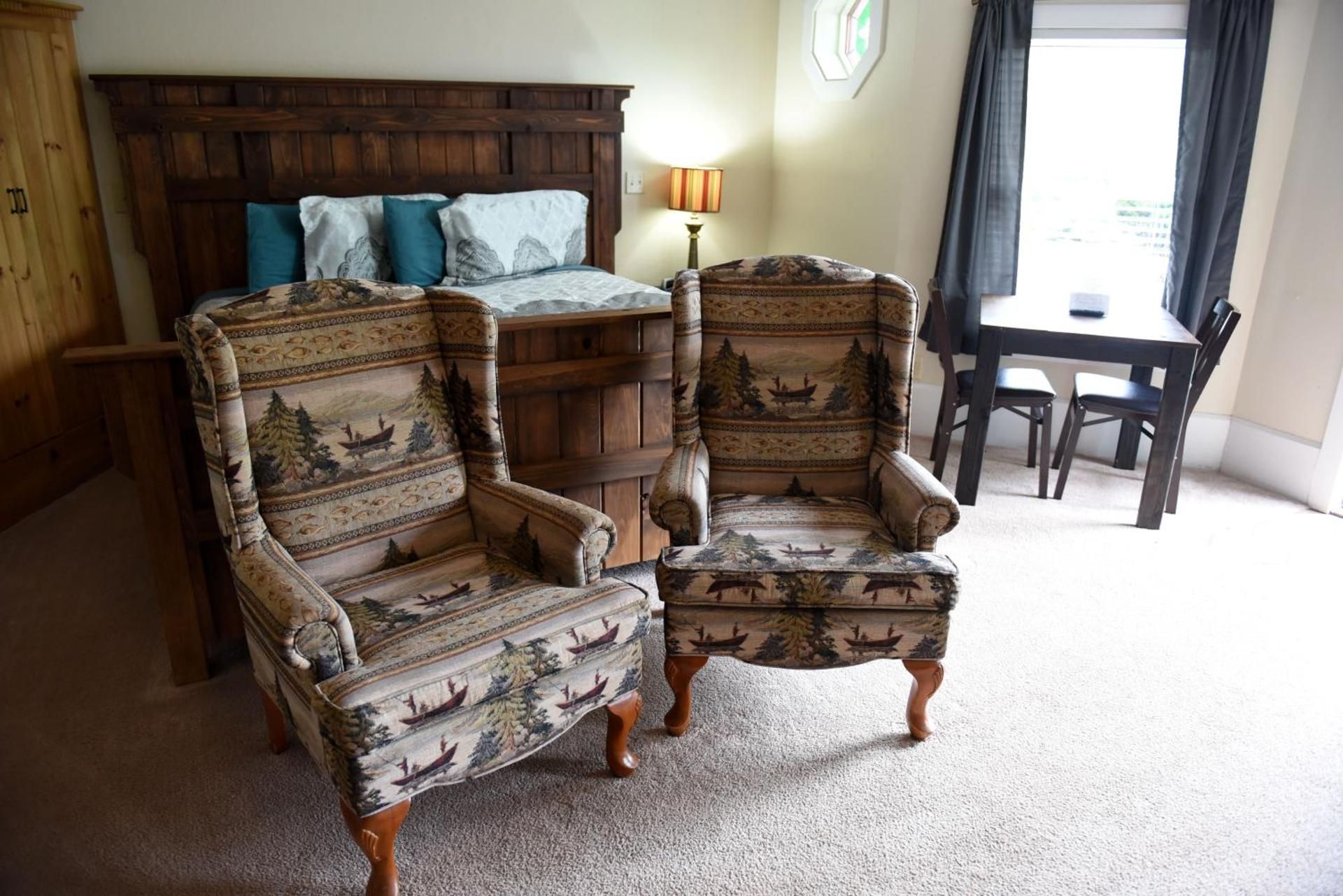 Heidi Motel King Suite with Hot Tub and Mountain View 3