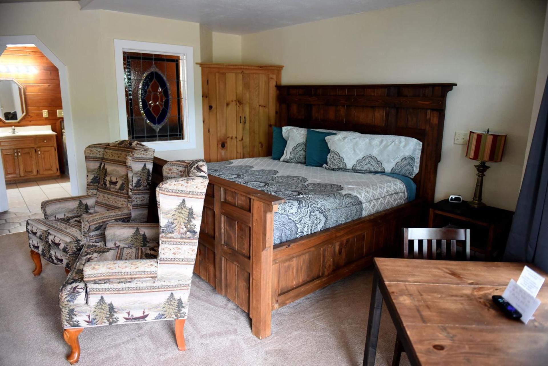 Heidi Motel King Suite with Hot Tub and Mountain View 2