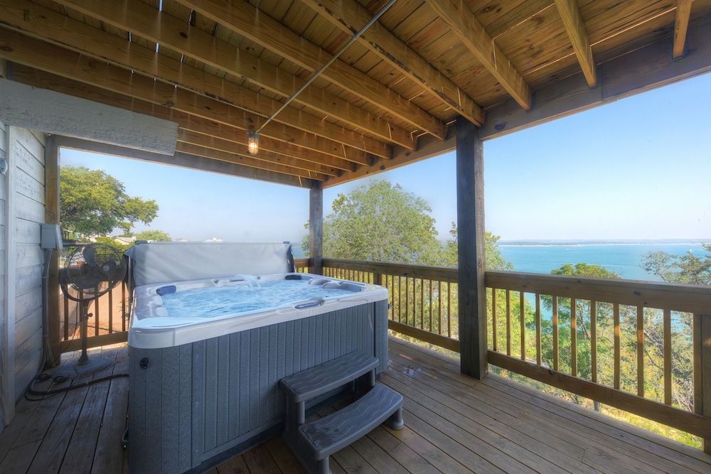 House, Multiple Beds, Hot Tub