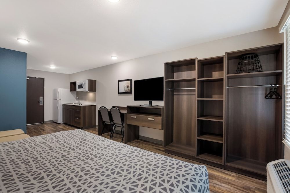 Woodspring Suites Indio - Coachella Valley Standard Room, 1 King Bed, Non Smoking 10