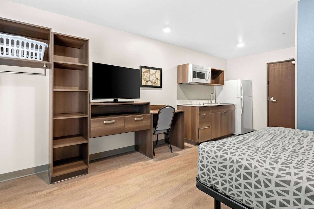 Woodspring Suites Indio - Coachella Valley Standard Room, 1 Queen Bed, Non Smoking 9