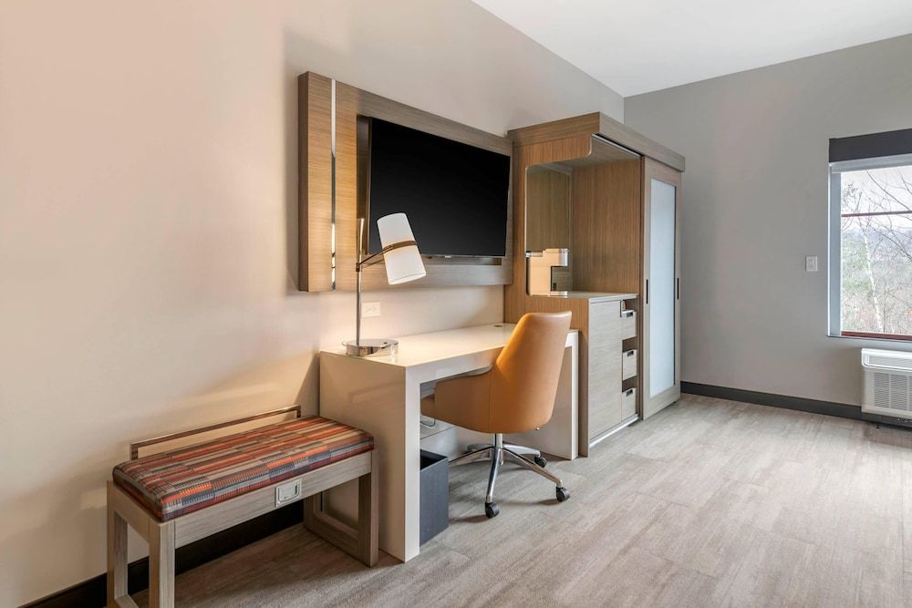 Cambria Hotel Lake Placid - Lakeside Resort Room, 2 Queen Beds, Accessible, Non Smoking 5