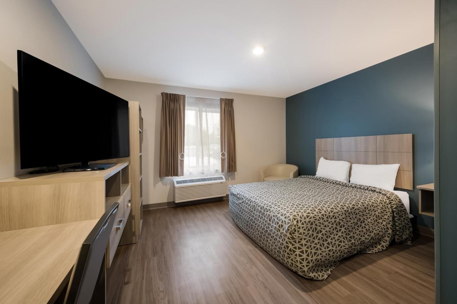 Queen Suite Accessible