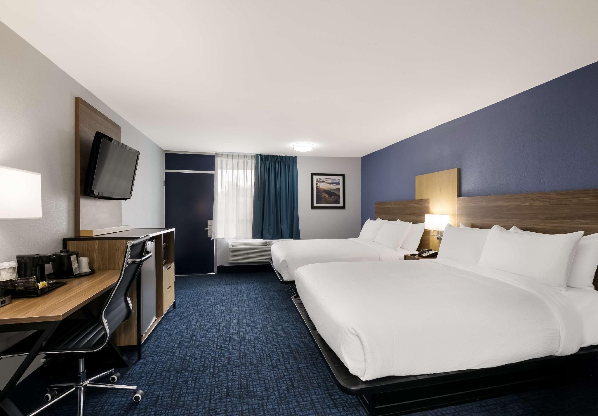 2 Queen Beds, Nonsmoking, Walk-in Shower