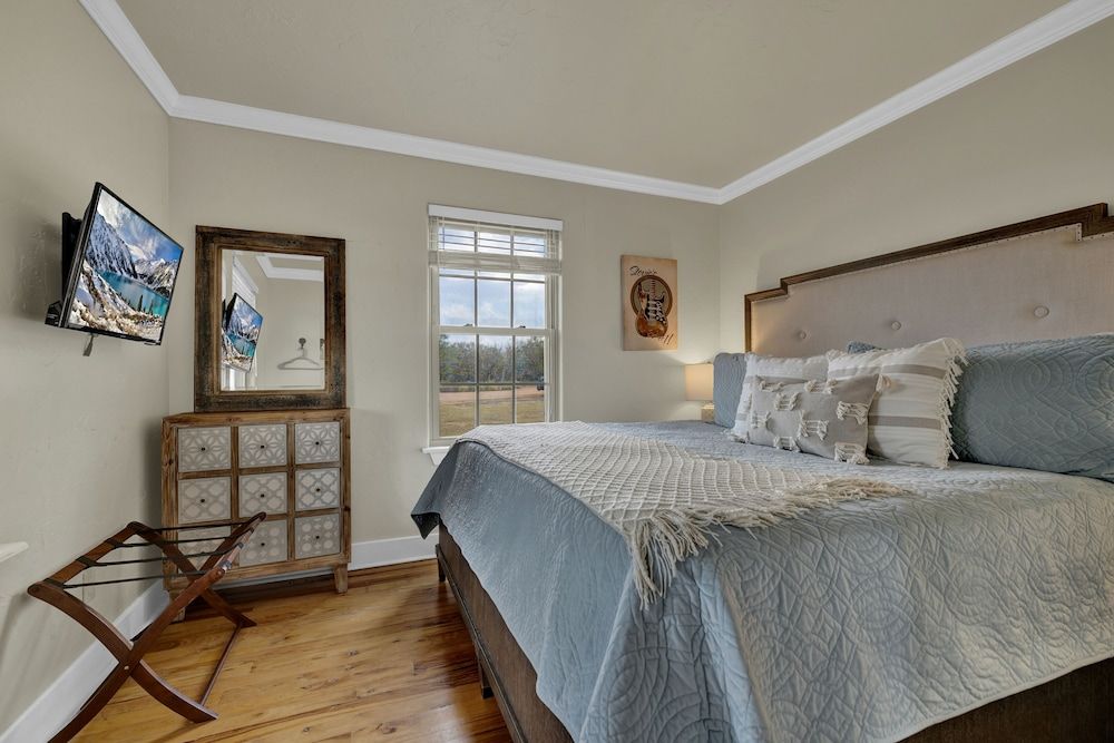 House, Multiple Beds, Hot Tub