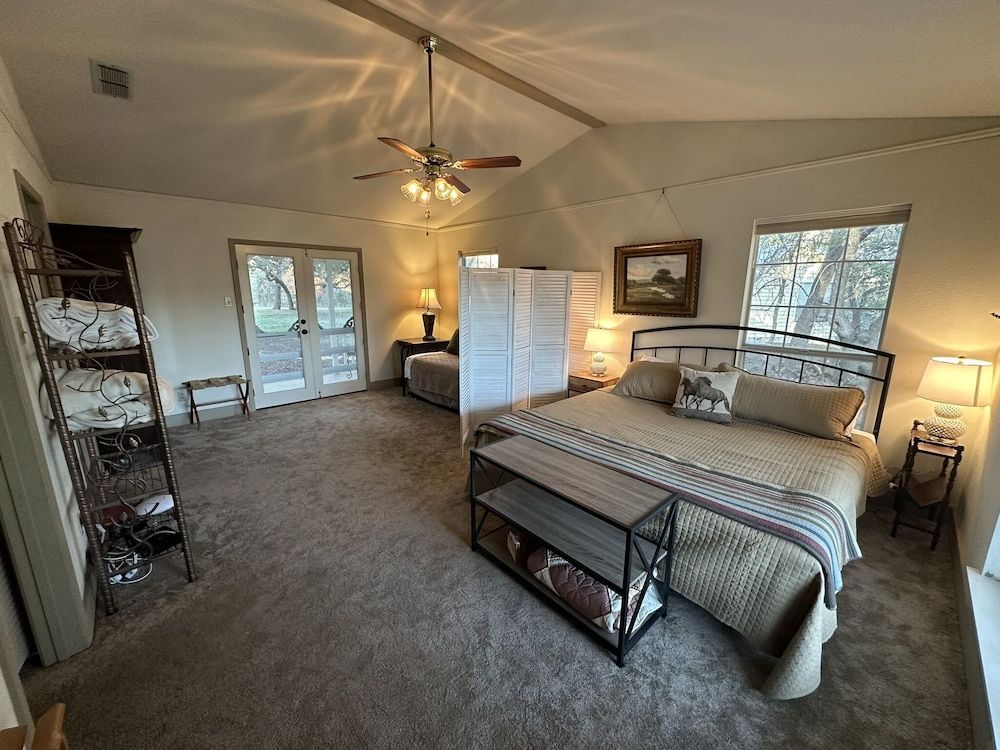 Stunninghome on The Blanco River House, Multiple Beds, Patio