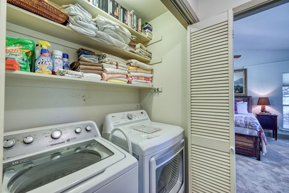 Stunninghome on The Blanco River House, Multiple Beds, Patio 10