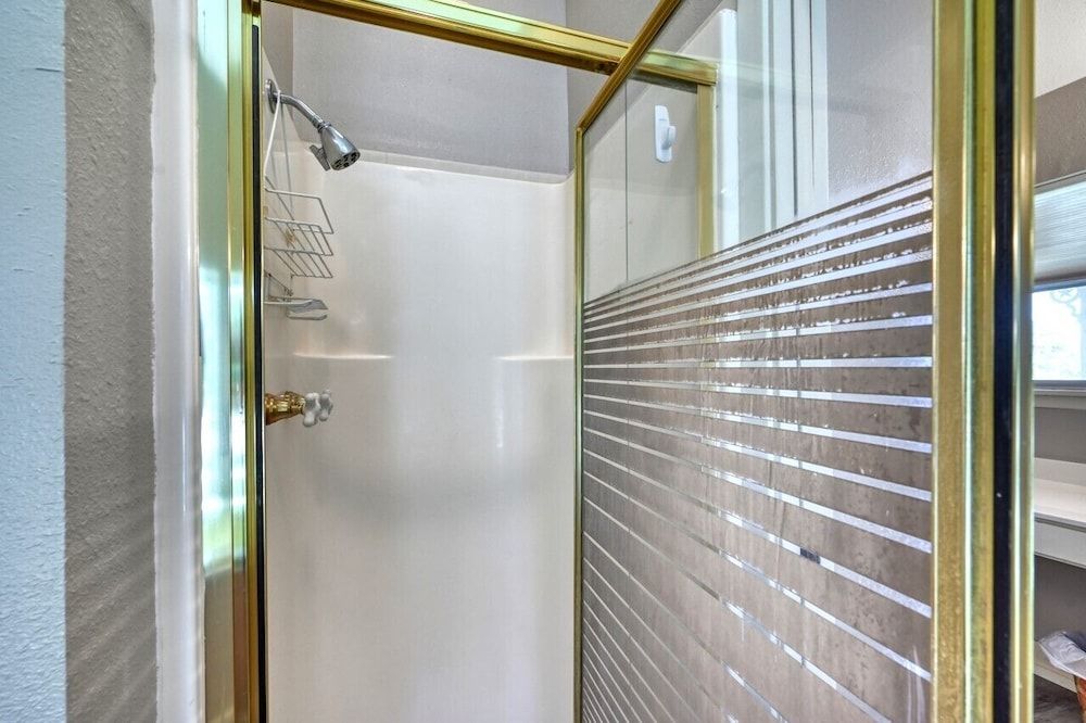 Stunninghome on The Blanco River House, Multiple Beds, Patio 9