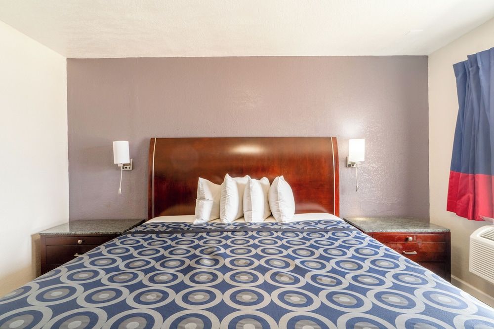 Economy Inn By OYO, Lamesa TX Room, 1 King Bed, Non Smoking