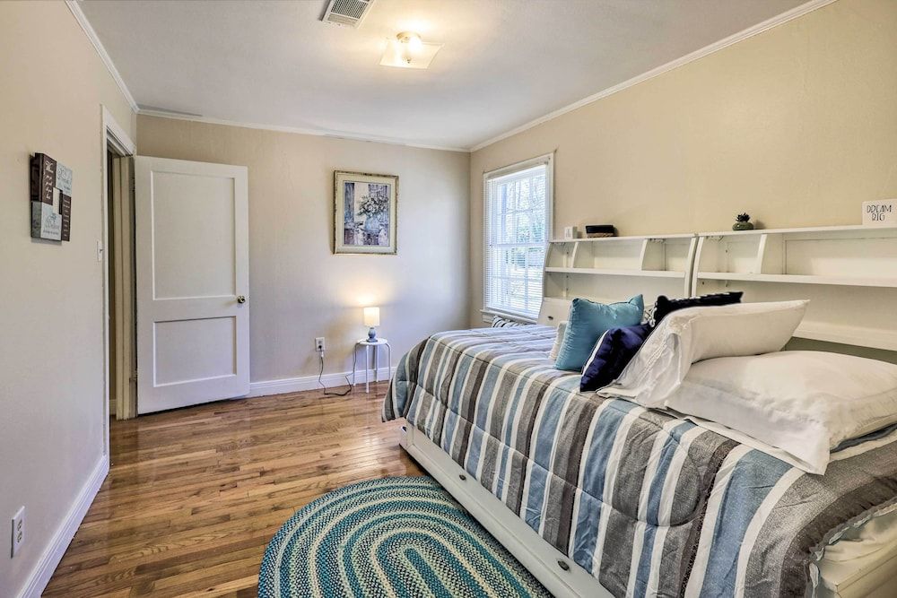 Pine Bluff Deluxe House, 5 Bedrooms, Non Smoking 4