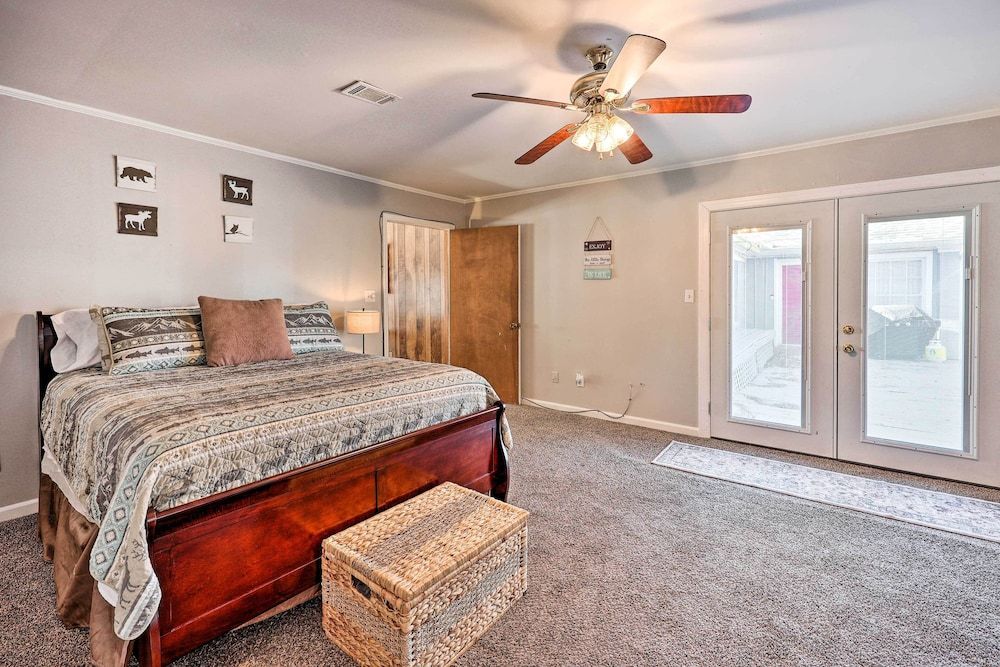 Pine Bluff Deluxe House, 5 Bedrooms, Non Smoking