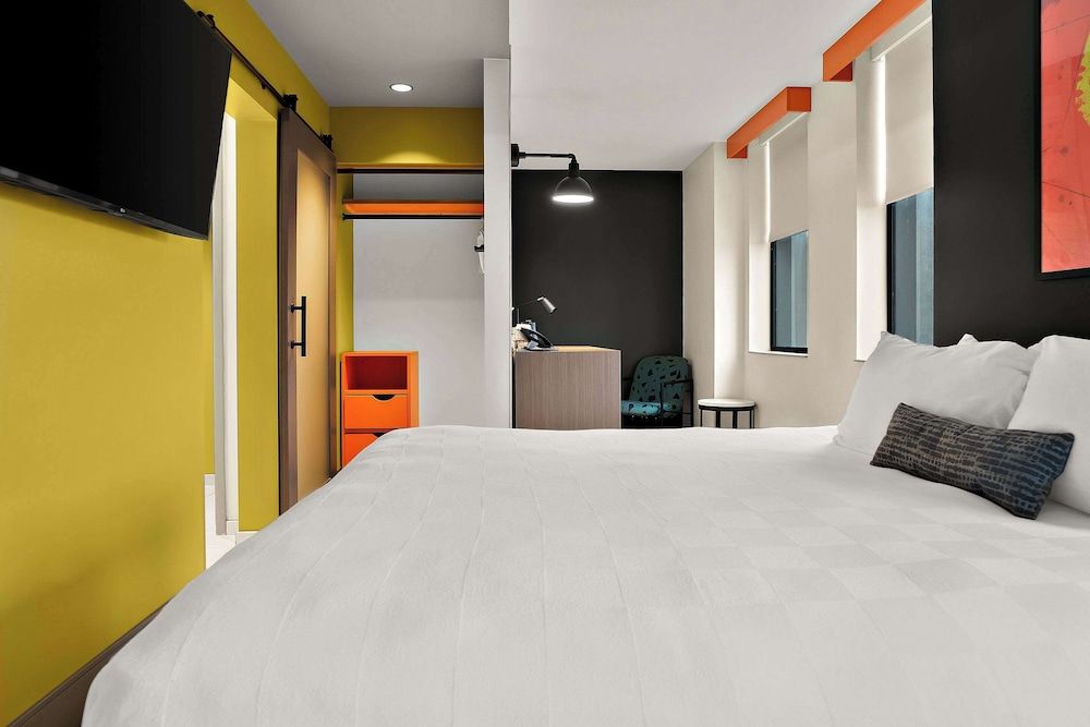 Suite, 1 King Bed, Non Smoking