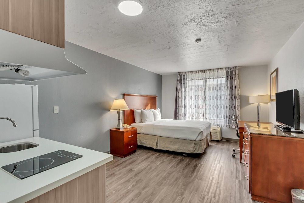 Suburban Studios Salt Lake City Airport Suite, 1 King Bed, Non Smoking (Efficiency) 7