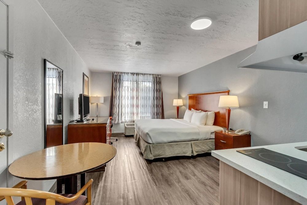 Suburban Studios Salt Lake City Airport Suite, 1 King Bed, Non Smoking (Efficiency) 6