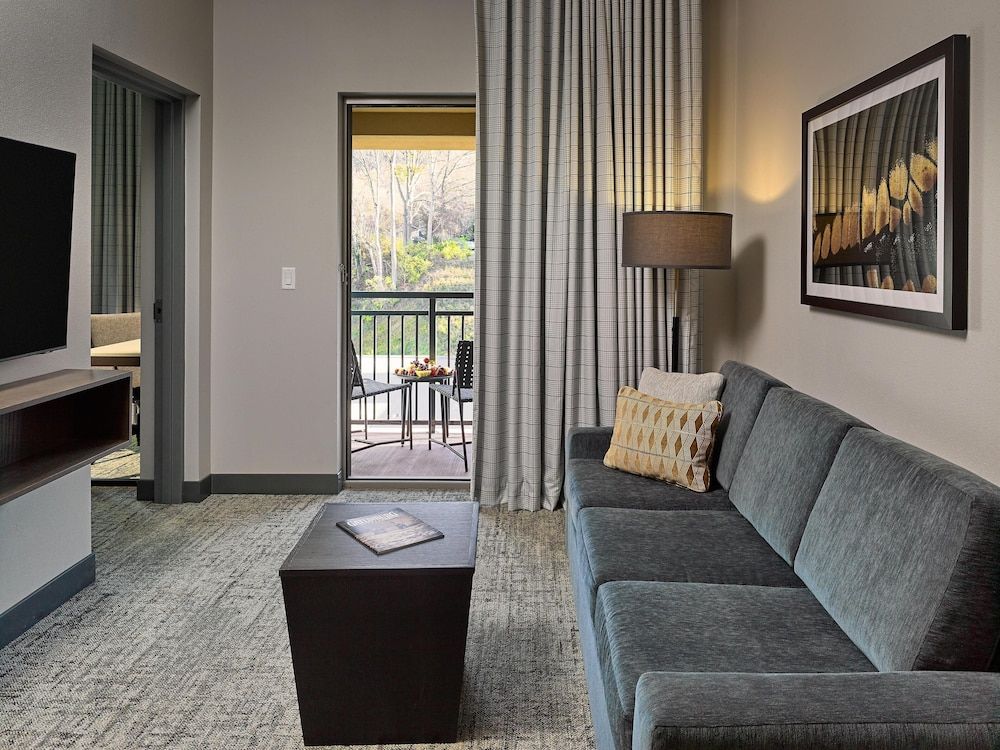 Embassy Suites By Hilton Gatlinburg Resort Suite, 2 Queen Beds, Balcony 12