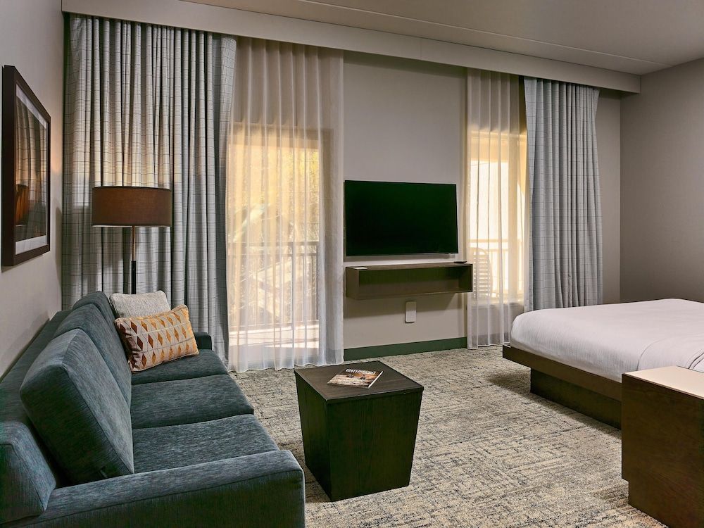 Embassy Suites By Hilton Gatlinburg Resort Studio, 1 King Bed, Accessible, Balcony (Hearing) 3