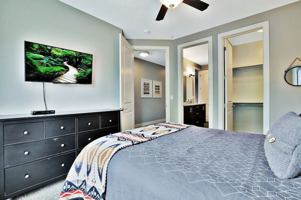 Luxury House, Multiple Bedrooms, Non Smoking, Mountain View