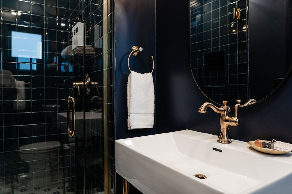 The Hotel Melrose Design Room, 1 Queen Bed 3