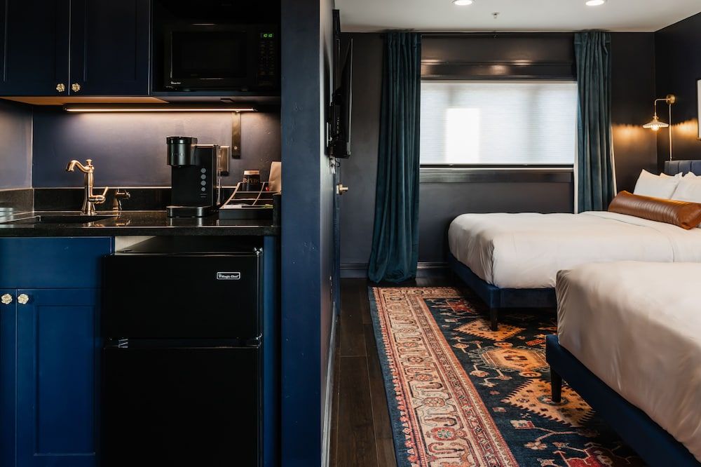 The Hotel Melrose Design Double Room, 2 Queen Beds 5