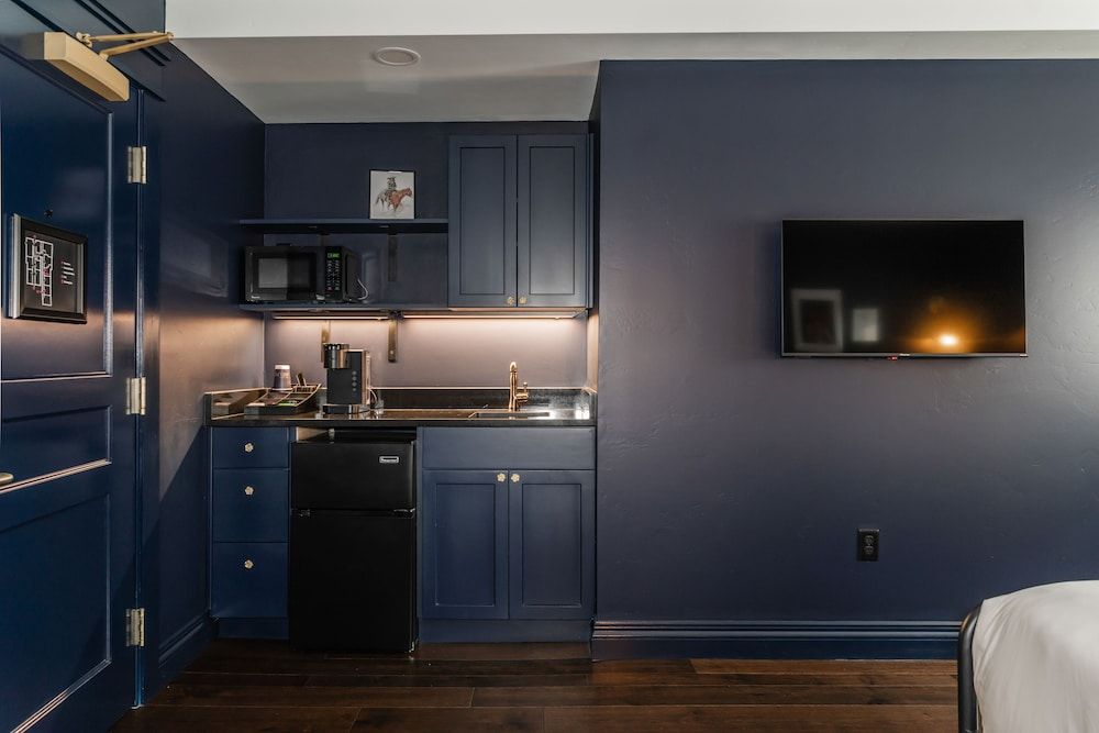 The Hotel Melrose Design Room, 1 Queen Bed 6