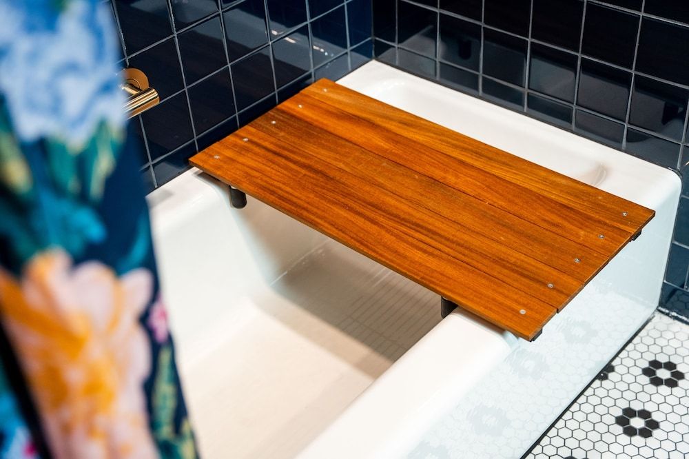 The Hotel Melrose Deluxe Double Room, 2 Queen Beds 5