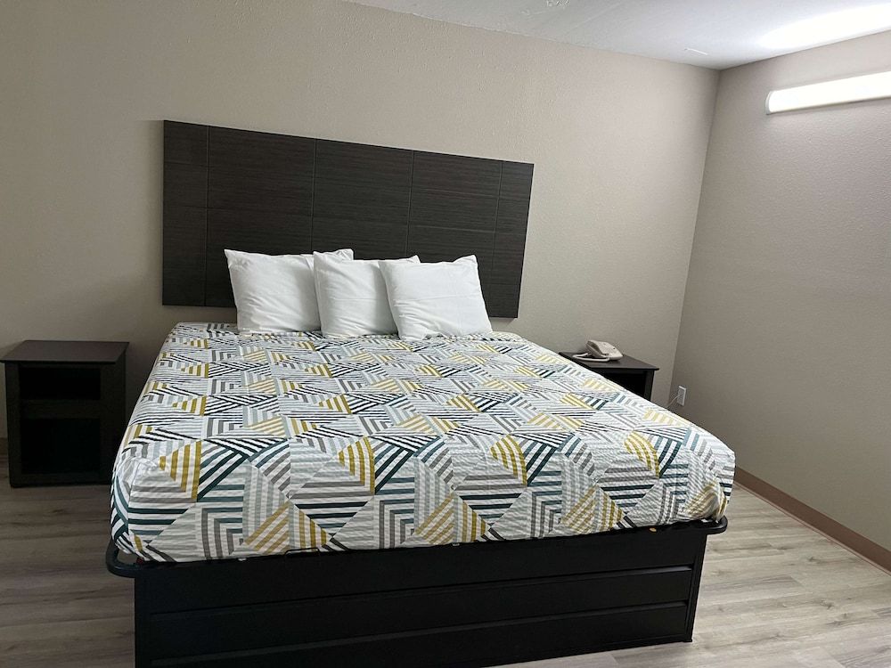 Studio 6 Suites West Memphis, AR - Memphis Standard Room, 1 King Bed, Non Smoking 3