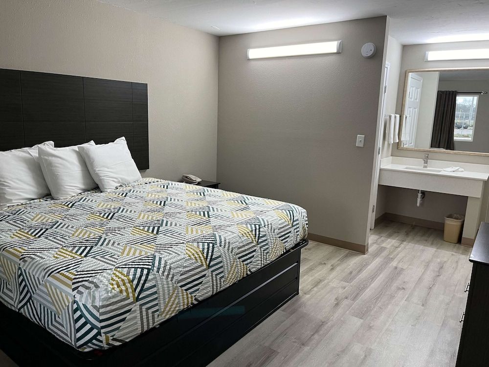 Studio 6 Suites West Memphis, AR - Memphis Standard Room, 1 King Bed, Non Smoking 4