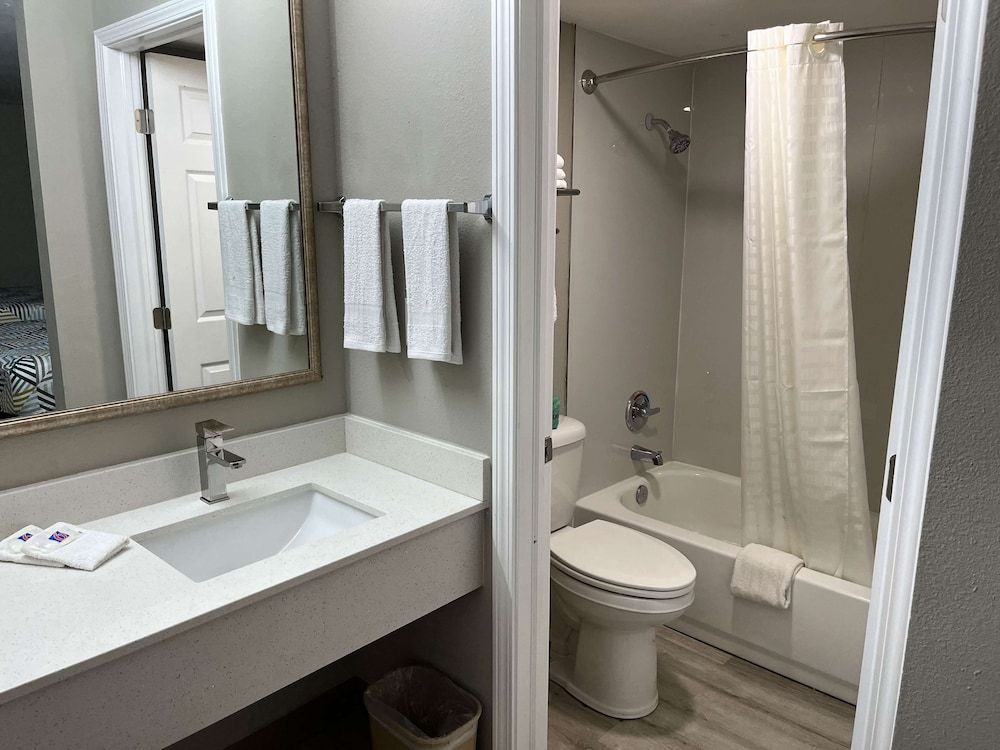 Studio 6 Suites West Memphis, AR - Memphis Deluxe Suite, 2 Queen Beds, Non Smoking, Refrigerator & Microwave 9