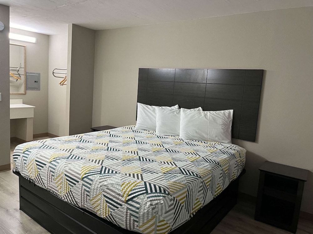 Studio 6 Suites West Memphis, AR - Memphis Standard Room, 1 King Bed, Non Smoking 6