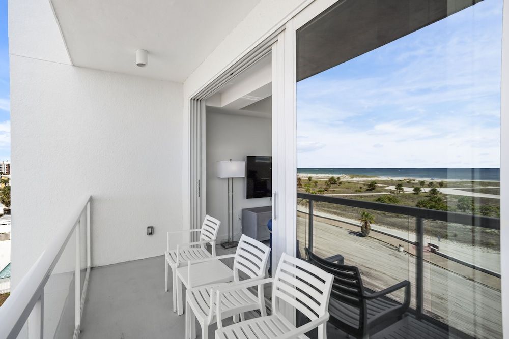 Ocean Club Treasure Island Hotel Junior Suite, 2 Bedrooms, Ocean View 15