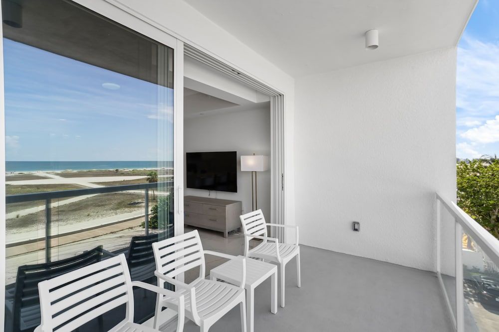 Ocean Club Treasure Island Hotel Classic Suite, 2 Bedrooms, Ocean View 17