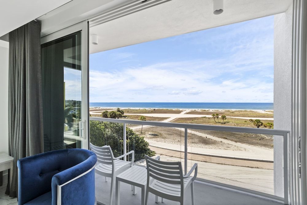 Ocean Club Treasure Island Hotel Junior Suite, 2 Bedrooms, Ocean View 18