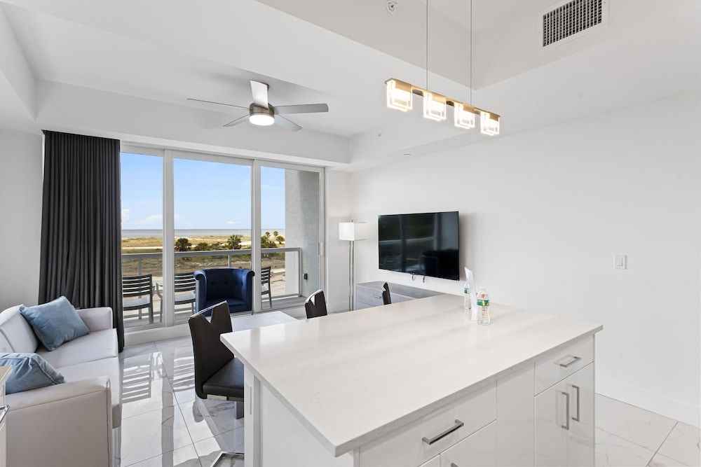 Ocean Club Treasure Island Hotel Classic Suite, 2 Bedrooms, Ocean View 16